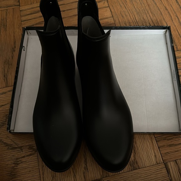 brand new Sam Edelman Tinsley matte black rain boots - Picture 2 of 3